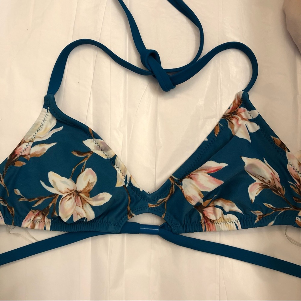 Beautiful Emerald Swimsuit - Picture 9 of 11